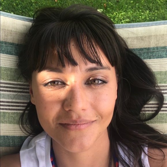 Hi, I’m Viviana and this is my closet - Picture 4 of 6